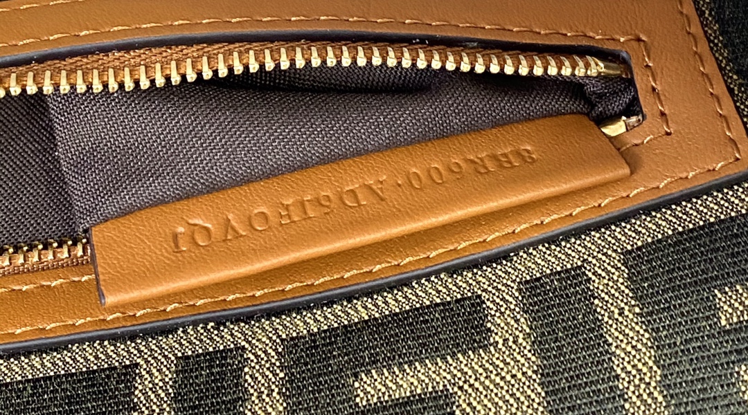 F**di medium baguette bag-26x15x4cm