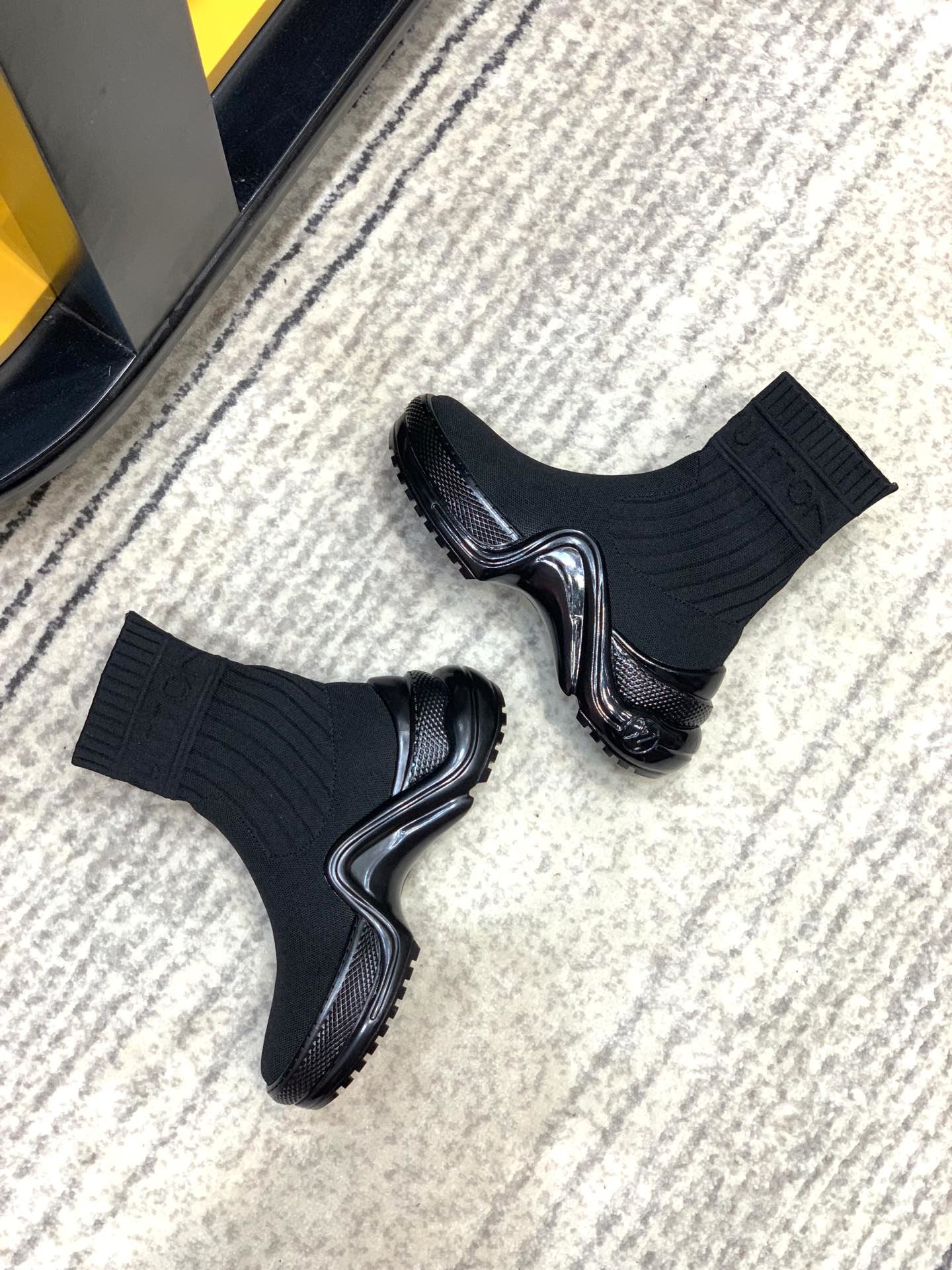 l**is V*t*n archlight sock sneaker