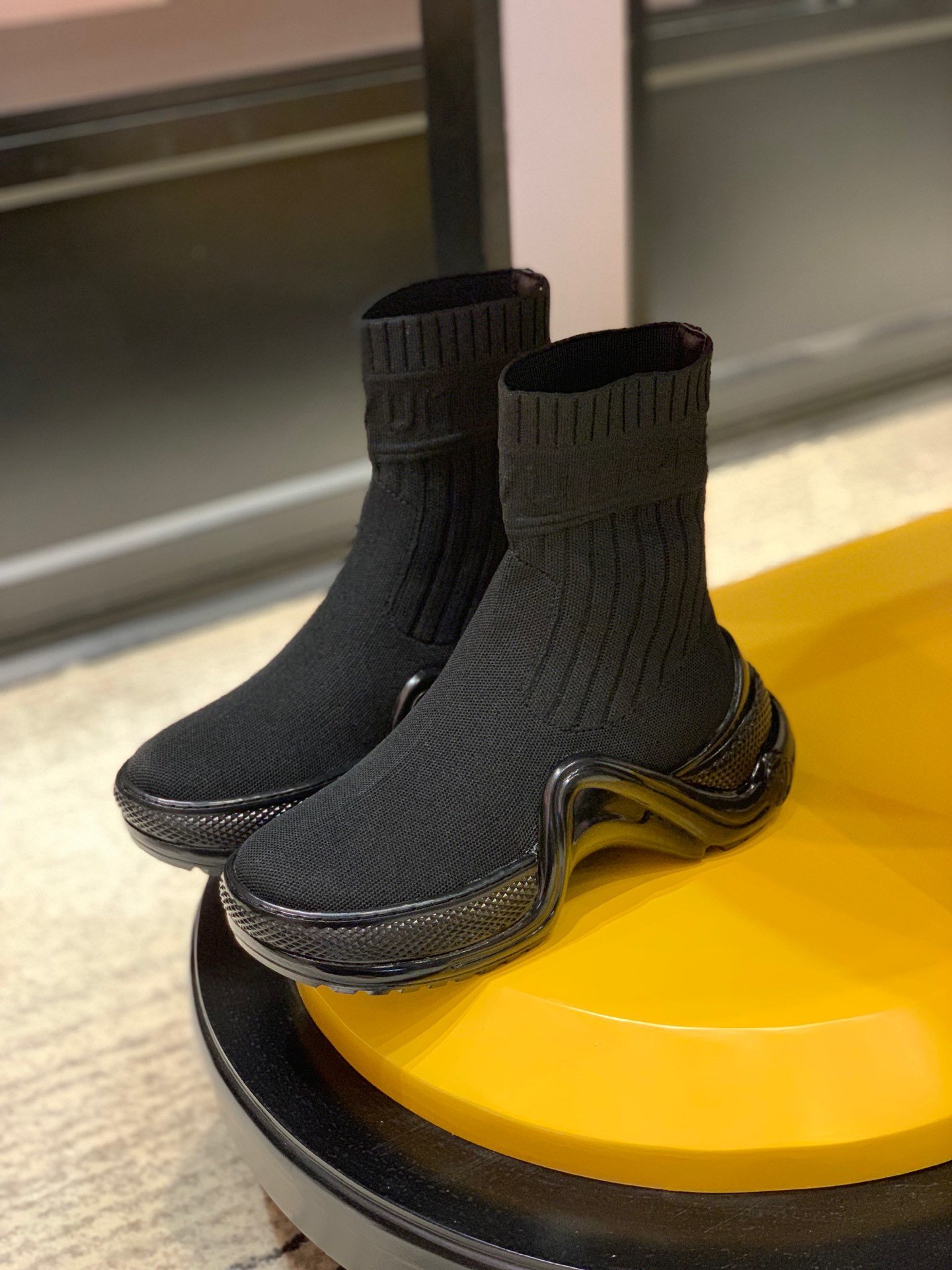 l**is V*t*n archlight sock sneaker