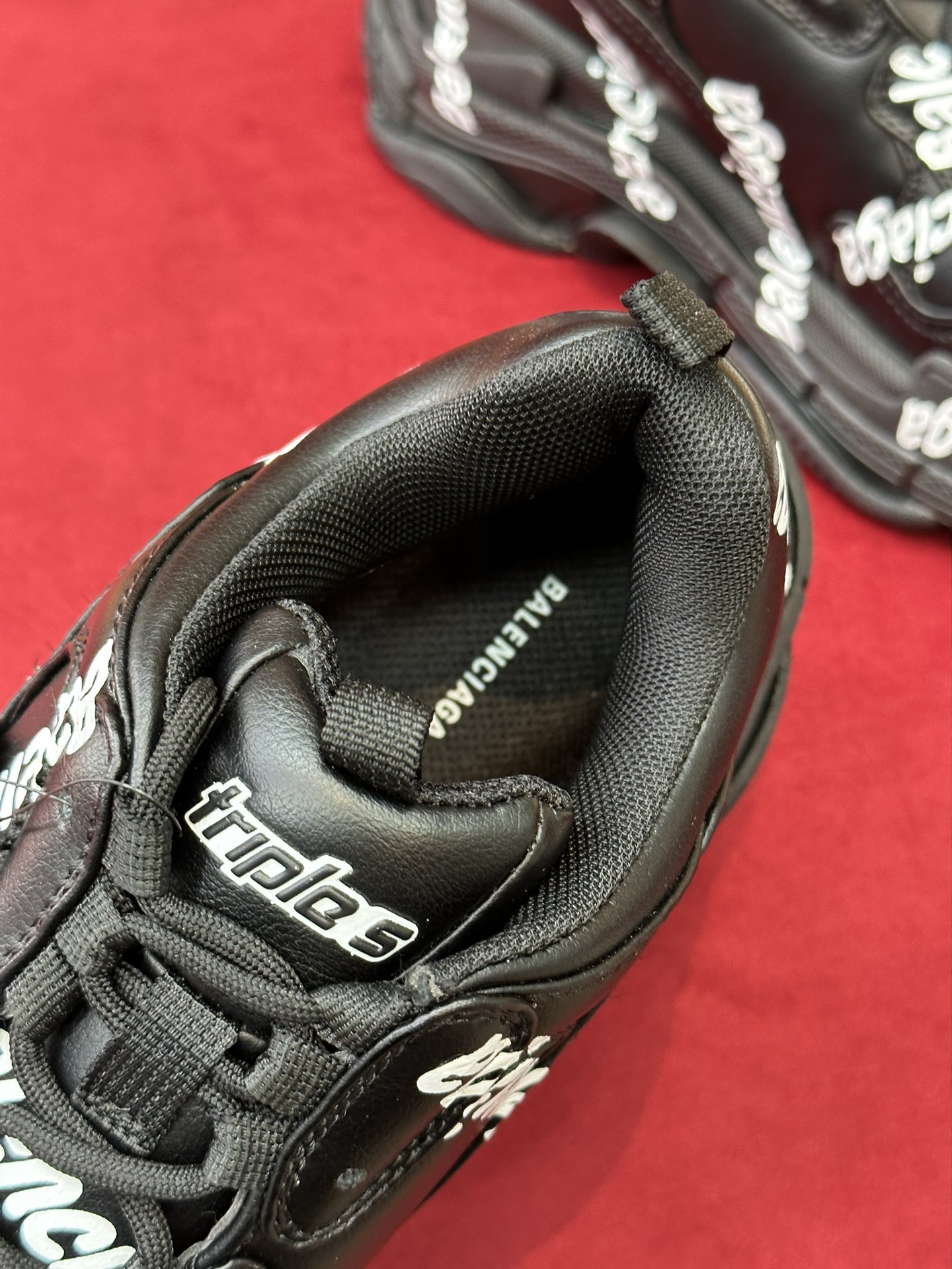 Ba*len*cia*ga sneaker