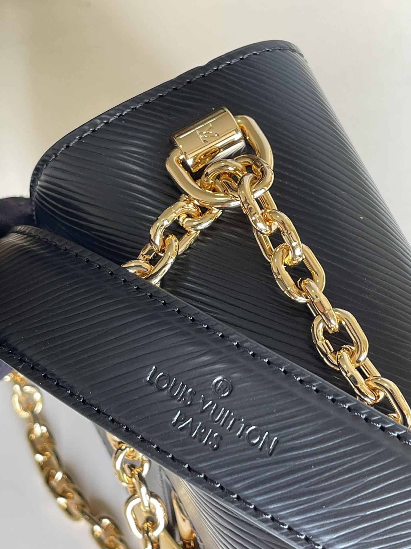 l**is V*t*n twist mm-23*18*8cm