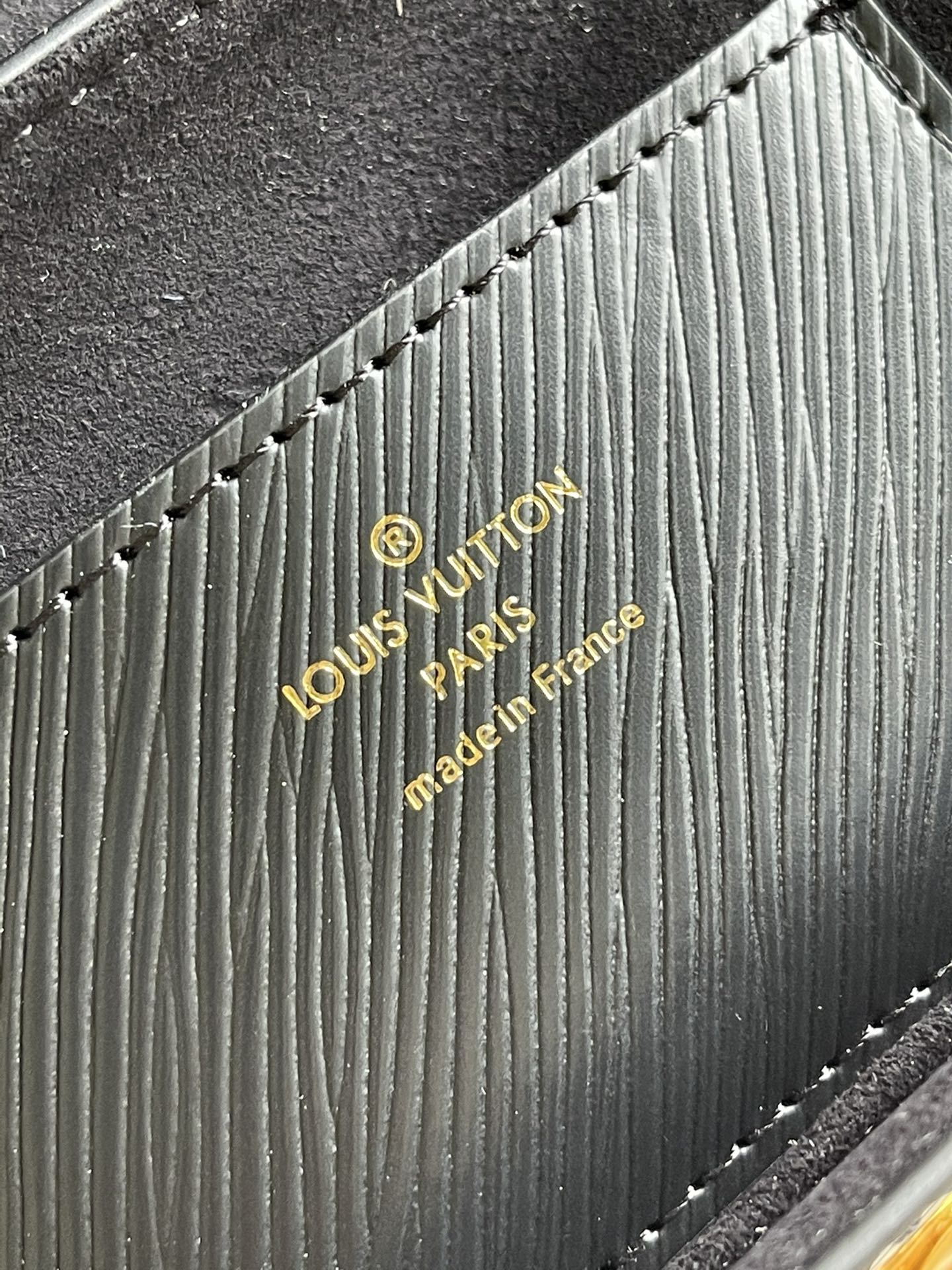 l**is V*t*n twist mm-23*18*8cm