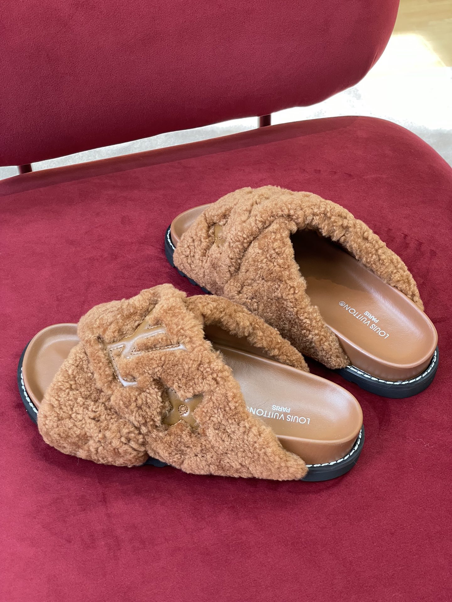 l**is V*t*n paseo sandals