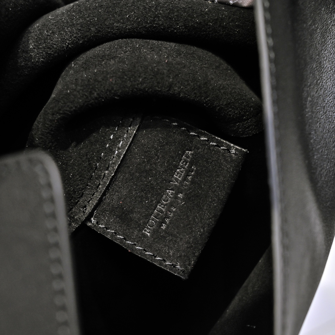 Bo*te*ga ve*ne*tacradle tote-30x23x16cm