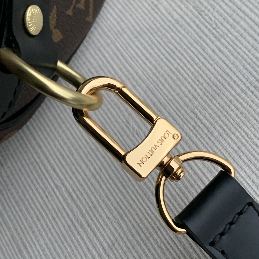 l**is V*t*n speedy-30x21x17cm