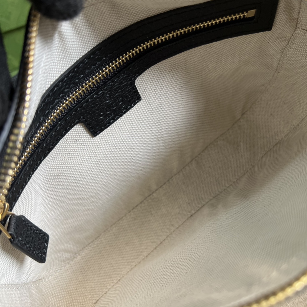 g*u*i vintage gg S*p*e-24.5x 16x 4.5cm