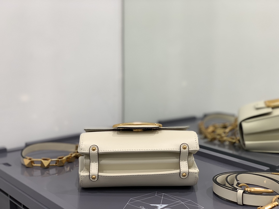 Valentino Handbags-20*15*7CM