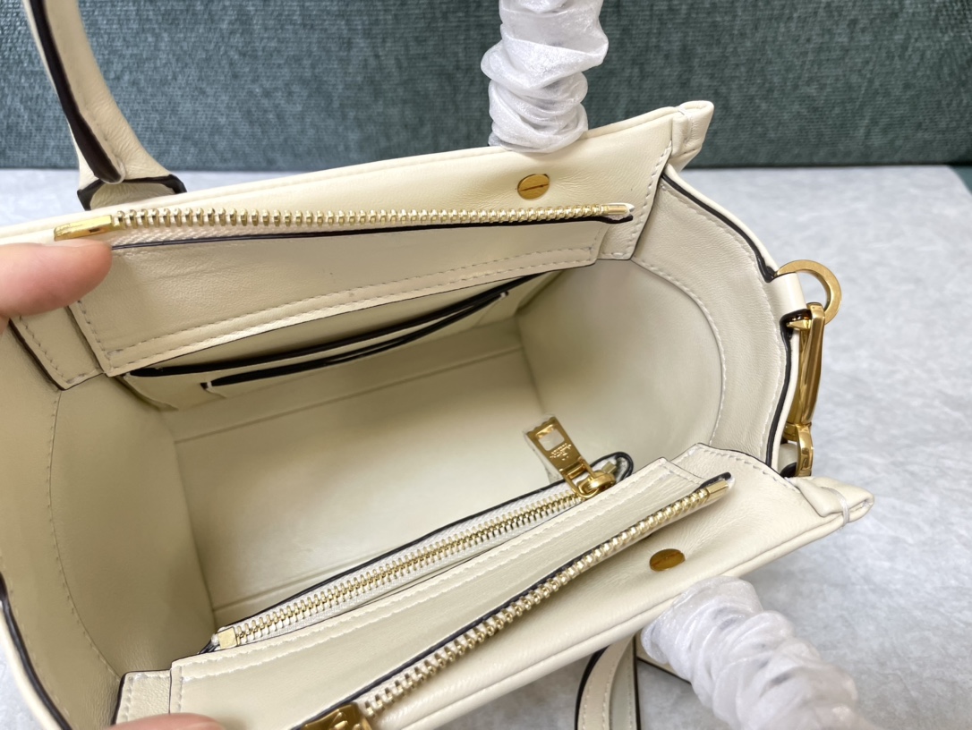 Valentino Garavani Onestud-18.5 x15x11CM