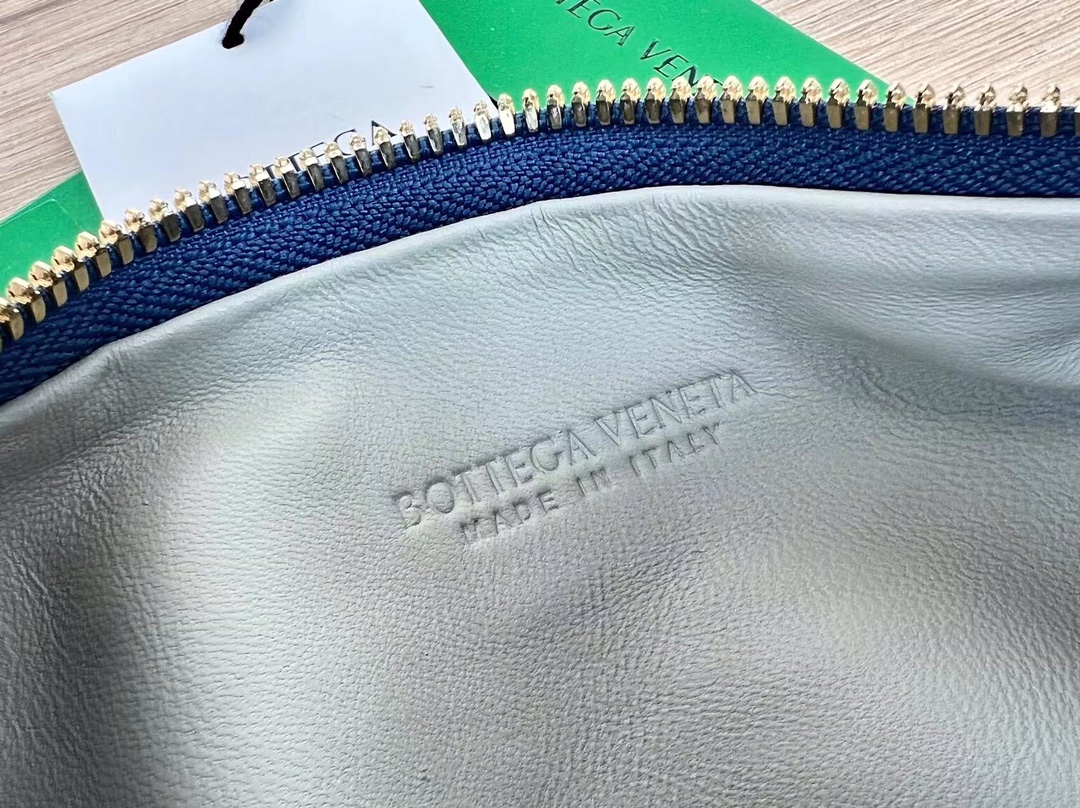 Bo*te*ga ve*ne*ta jodie hobo-23x28x8cm