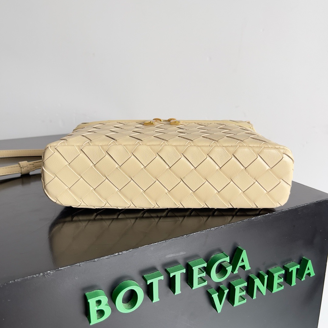 Bo*te*ga ve*ne*ta vanity case bag-22x12.5x5cm