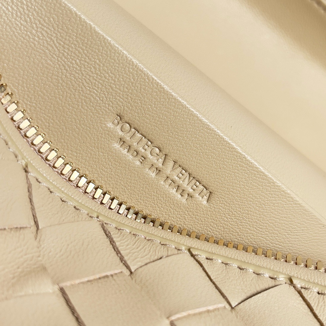 Bo*te*ga ve*ne*ta vanity case bag-22x12.5x5cm