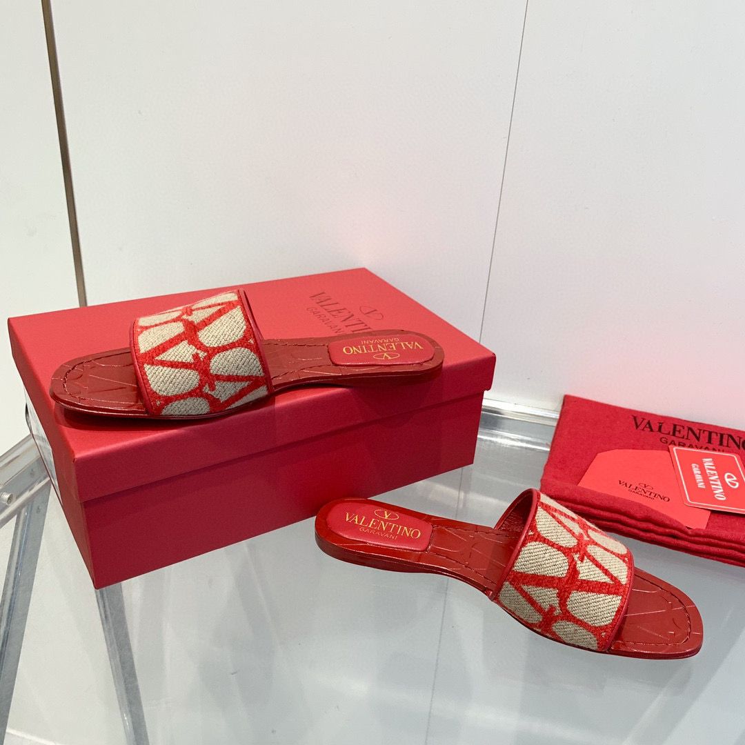 Valentino Slides