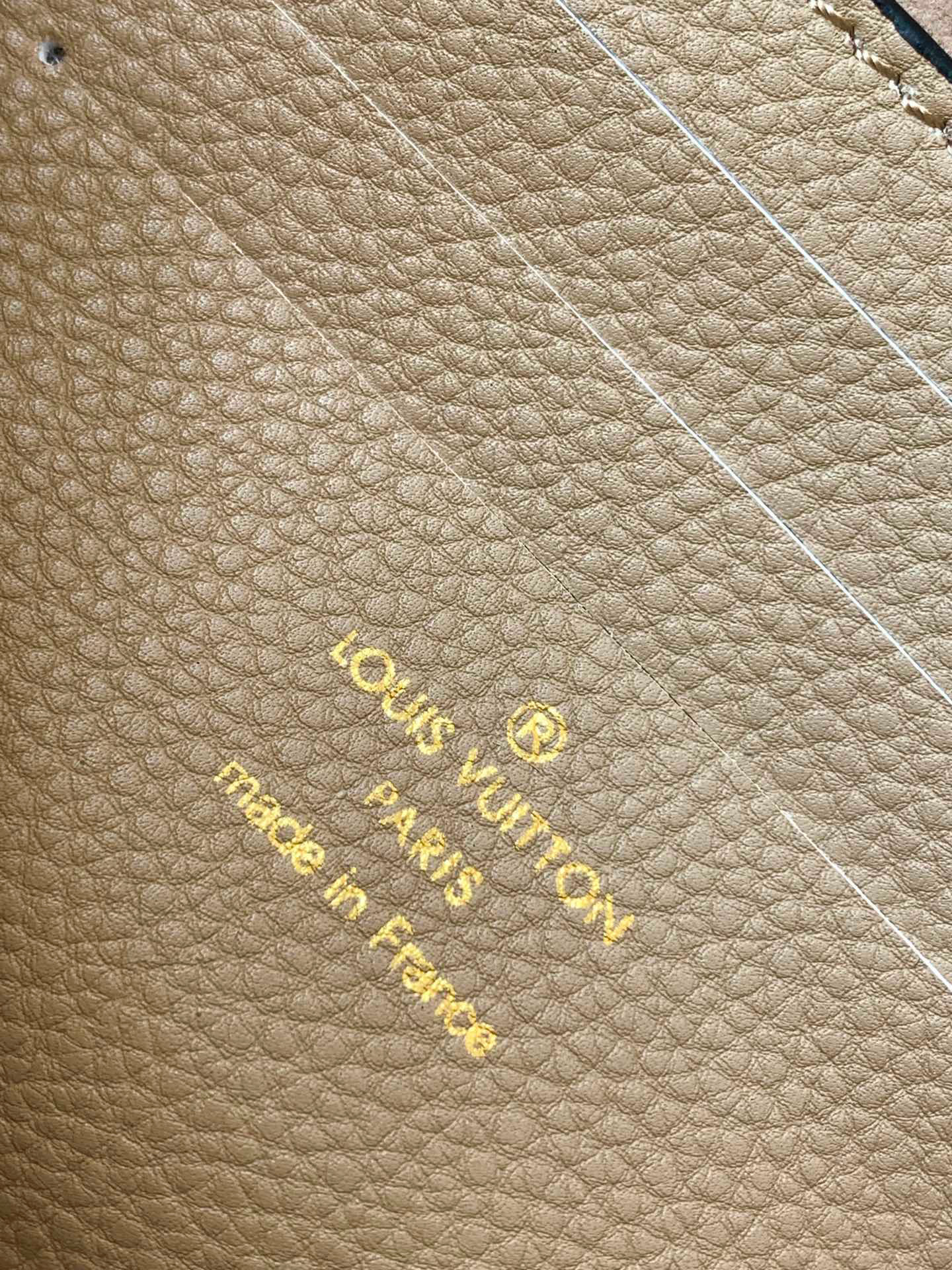 l**is V*t*n wallet on chain ivy-23.5 x 12.0 x 4.3 cm