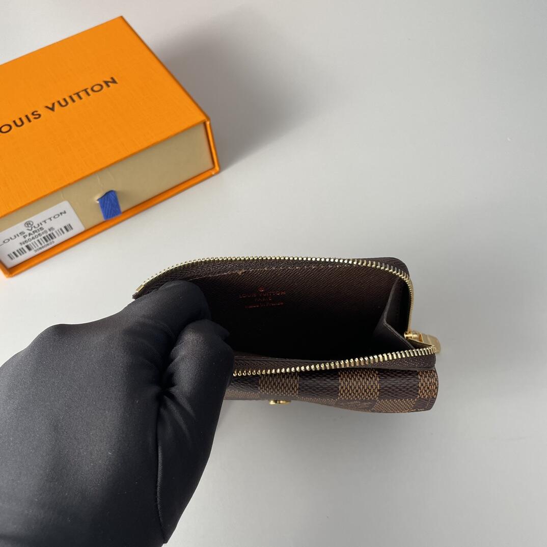 l**is V*t*n wallet-13x8.5cm