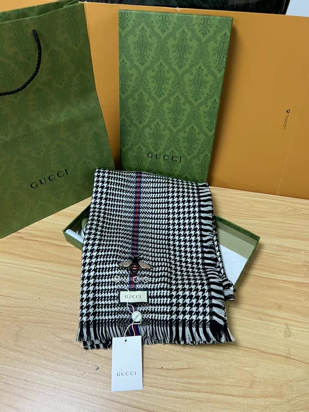 G*u*i scarf-35*240cm