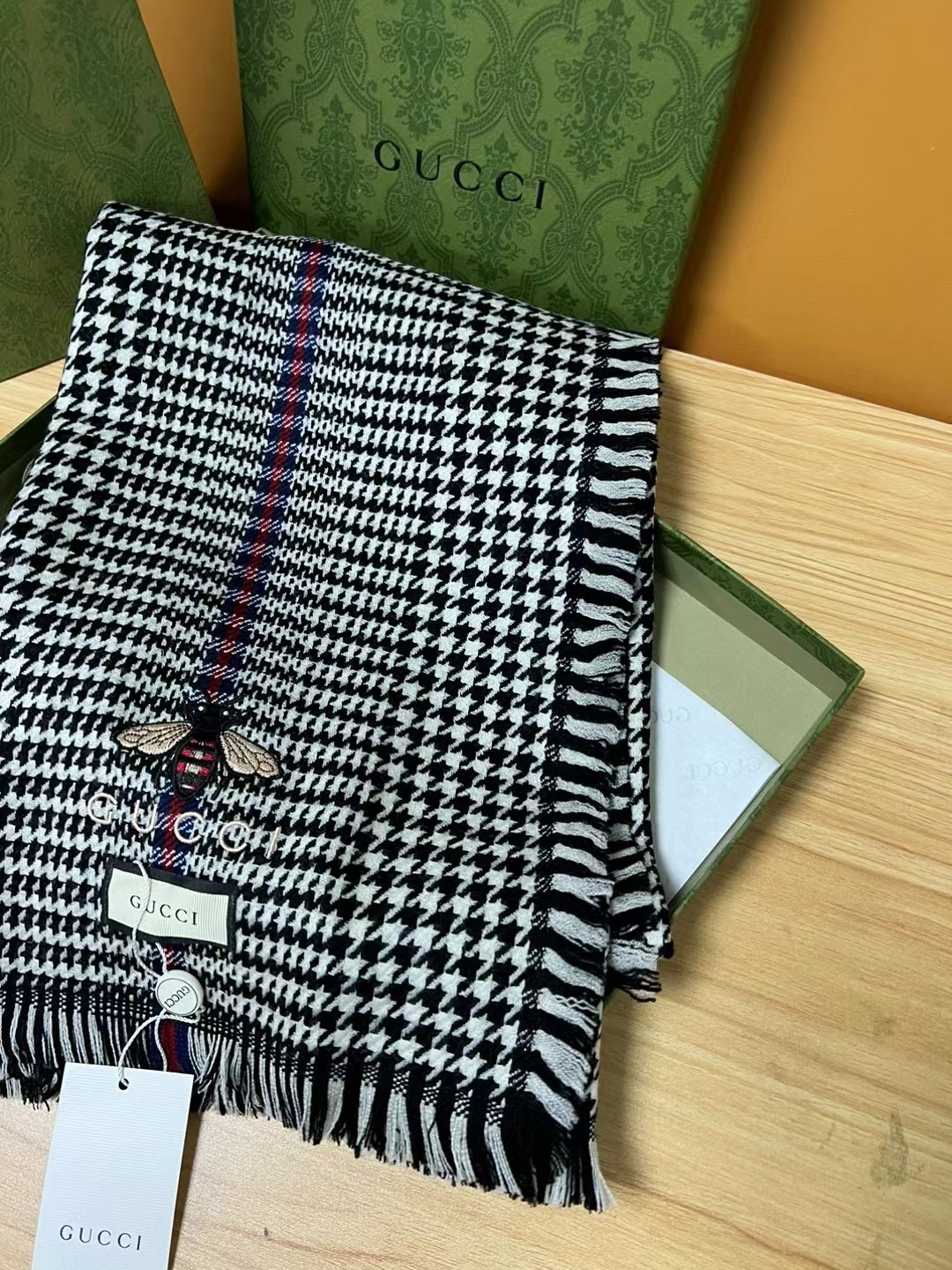 G*u*i scarf-35*240cm