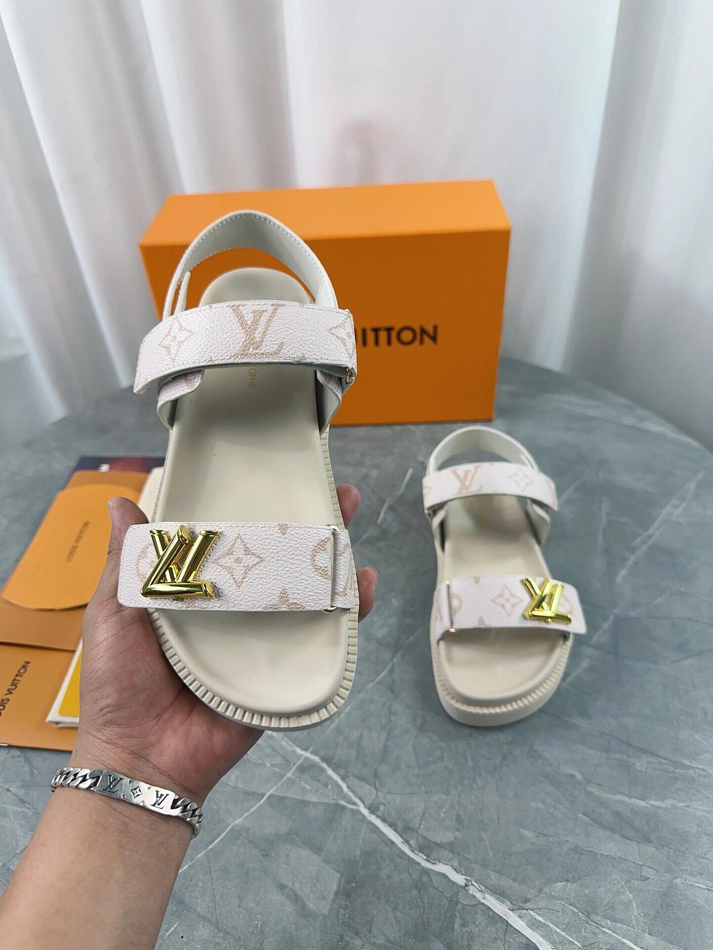 l**is V*t*n sandals