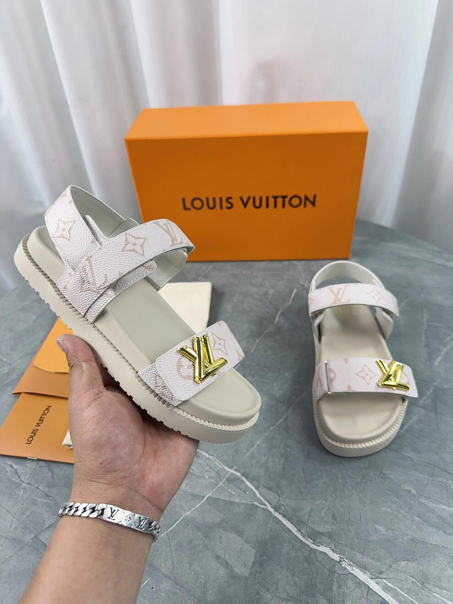 l**is V*t*n sandals