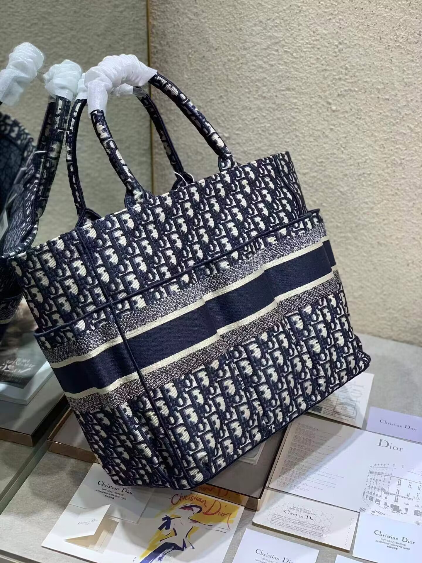 D*or book tote-34.5*17.5*30cm