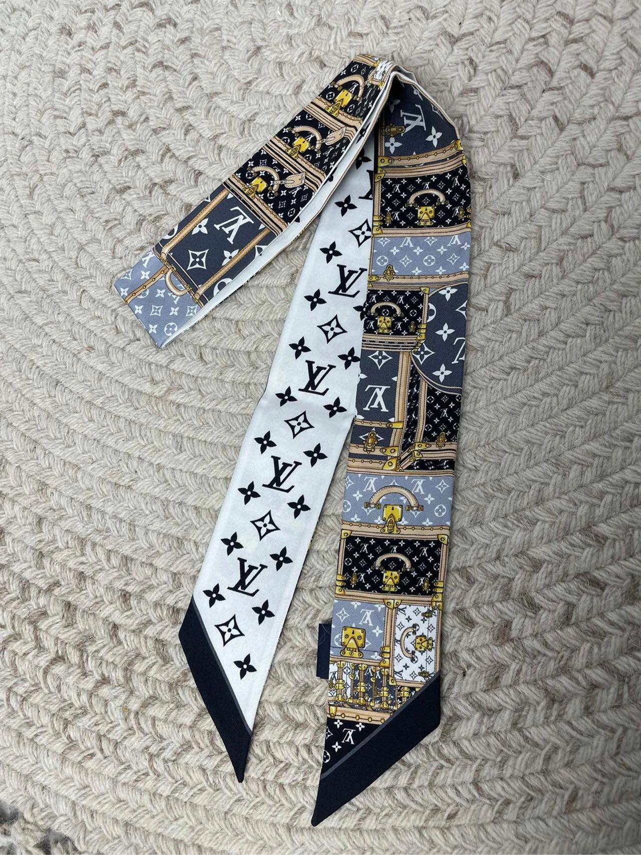 l**is V*t*n crafty bi color envy hair band