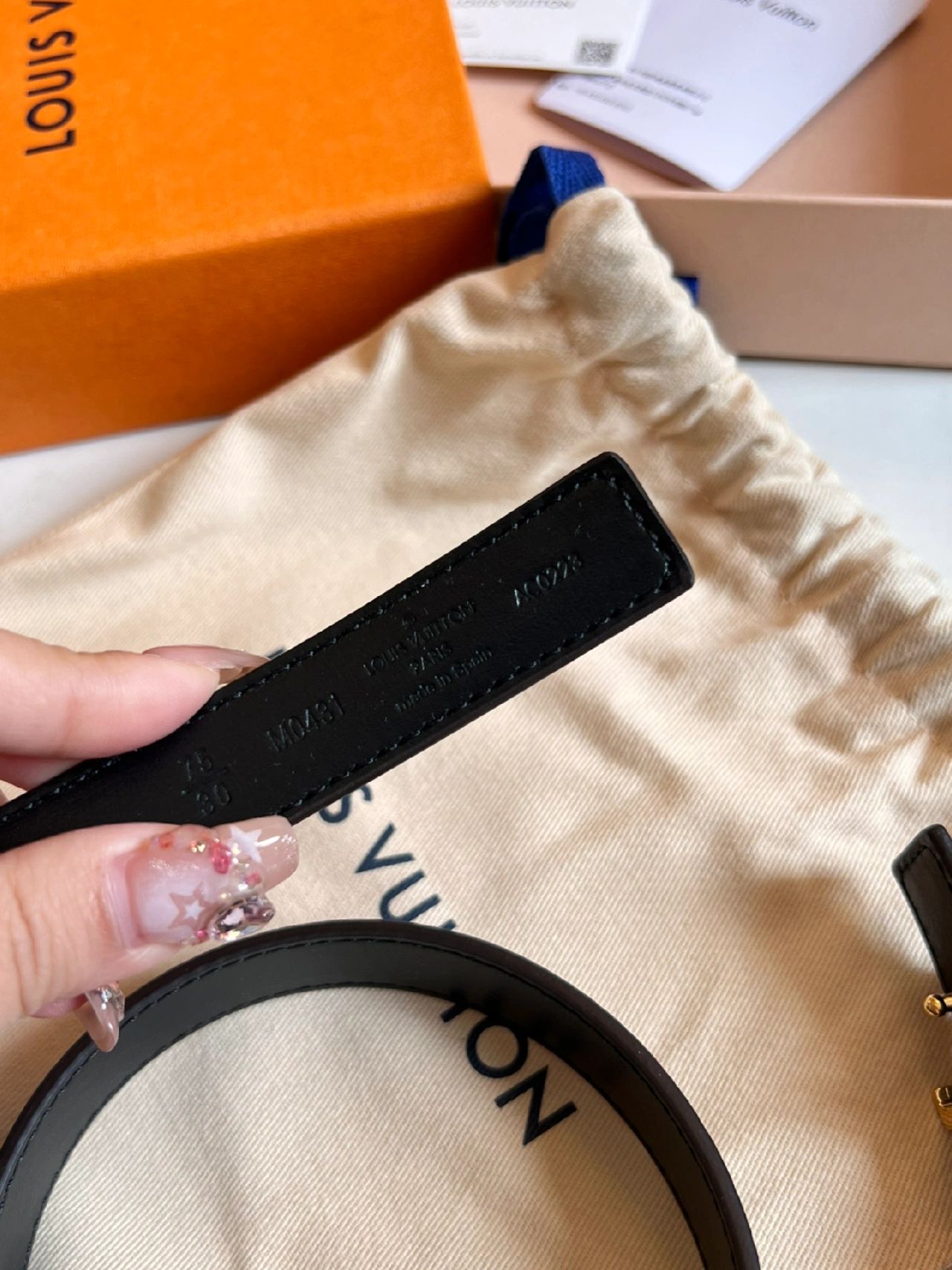 l**is V*t*n belt-2cm