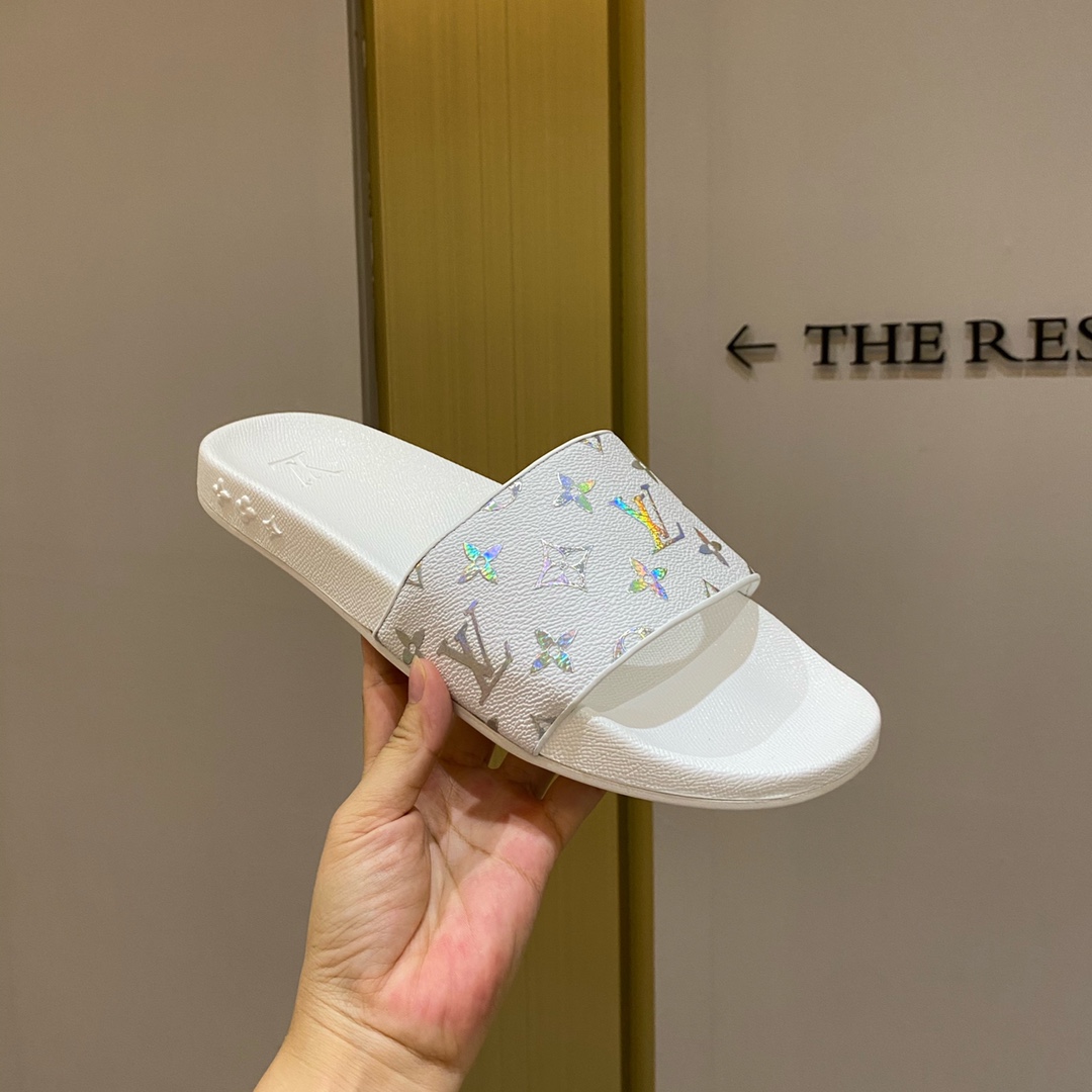 l**is V*t*n slippers