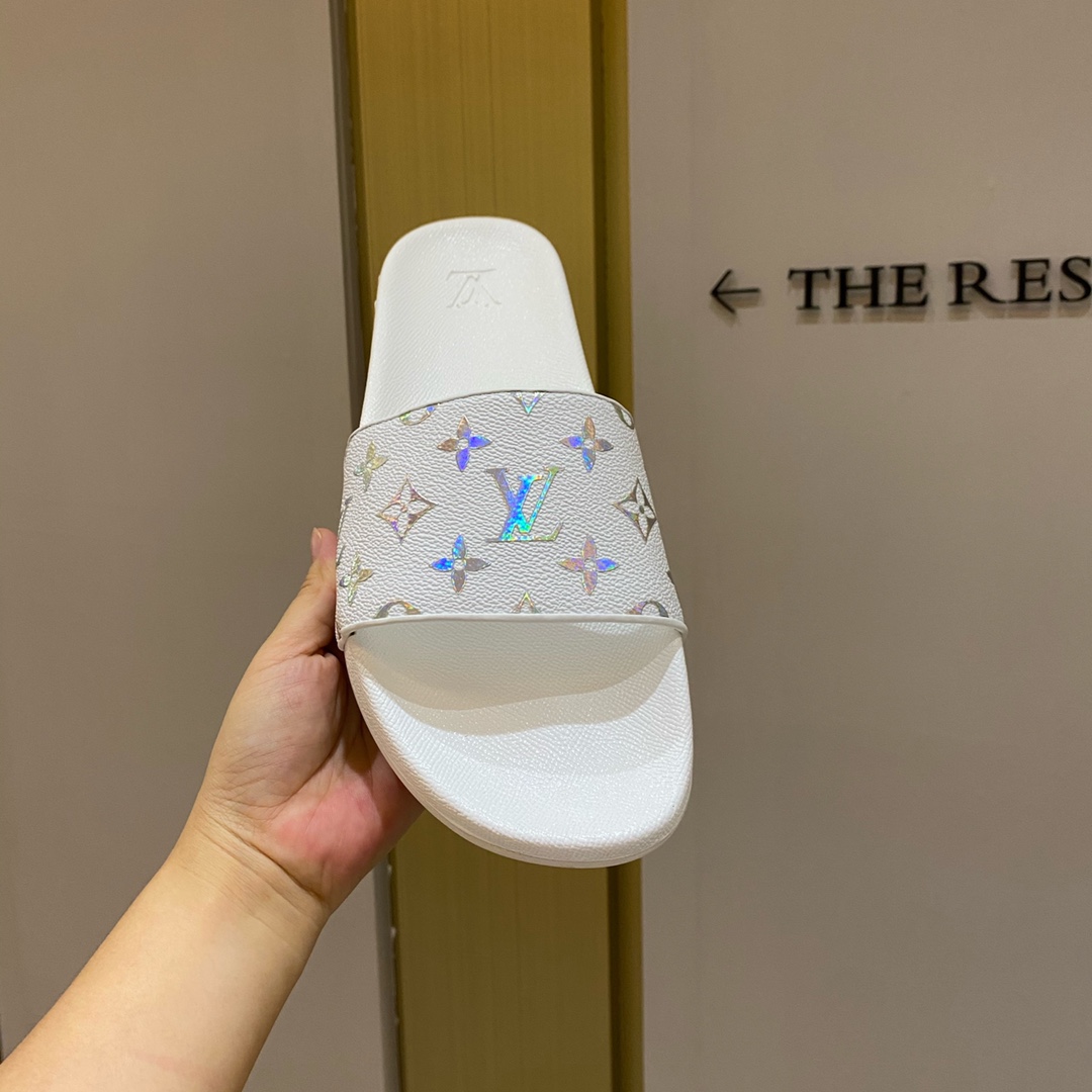 l**is V*t*n slippers