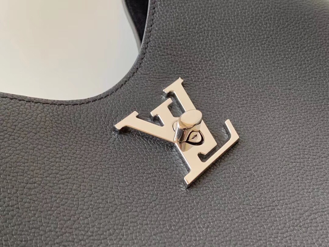 l**is V*t*n lock me hobo-29.5*34*16cm