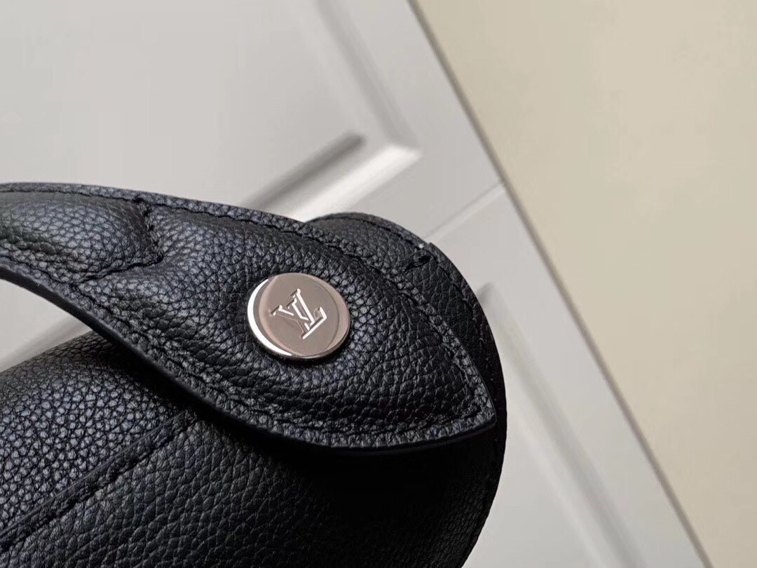 l**is V*t*n lock me hobo-29.5*34*16cm