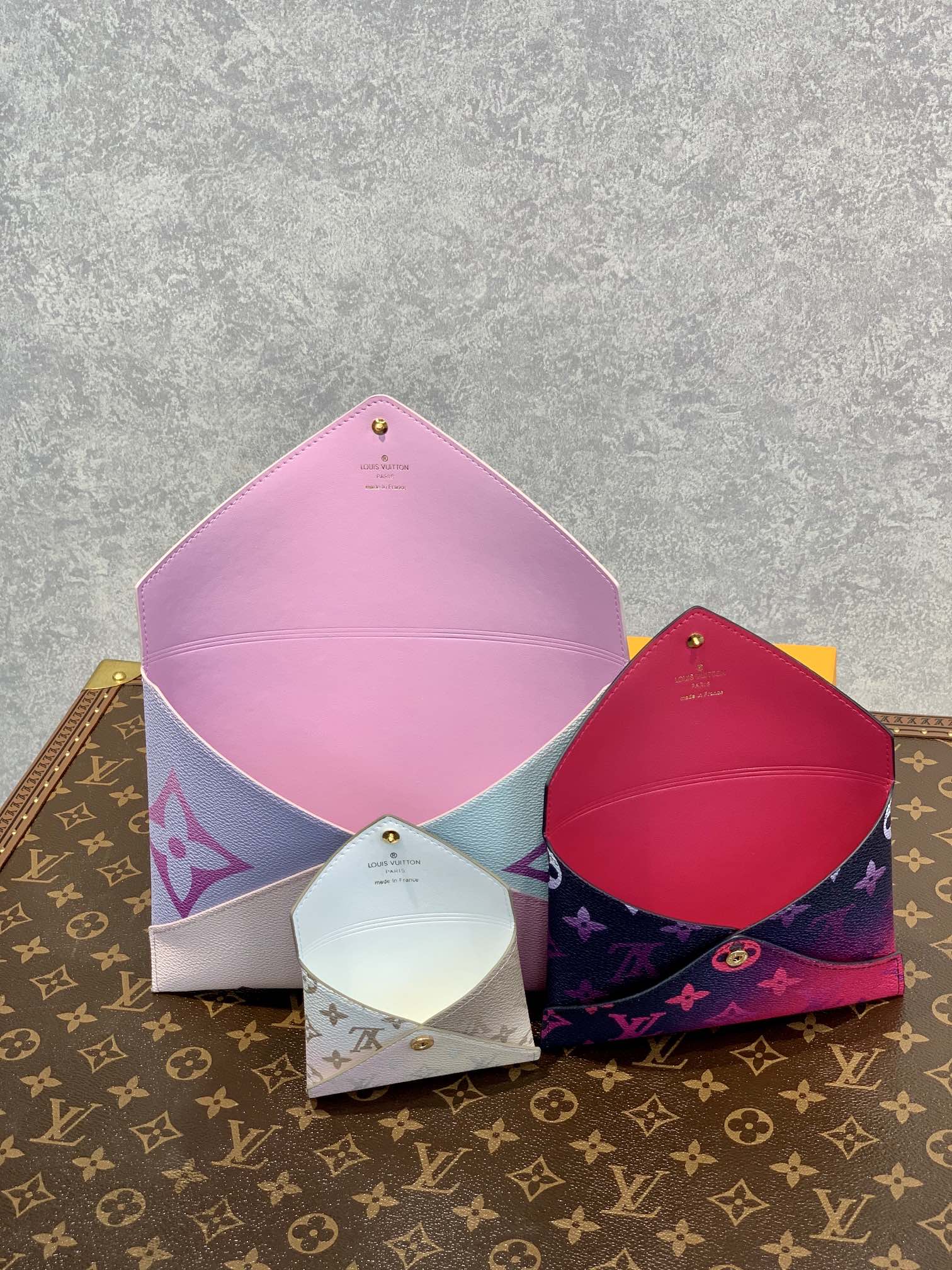 l**is V*t*n pochette kirigami bag-15.5*11.5*0.5cm