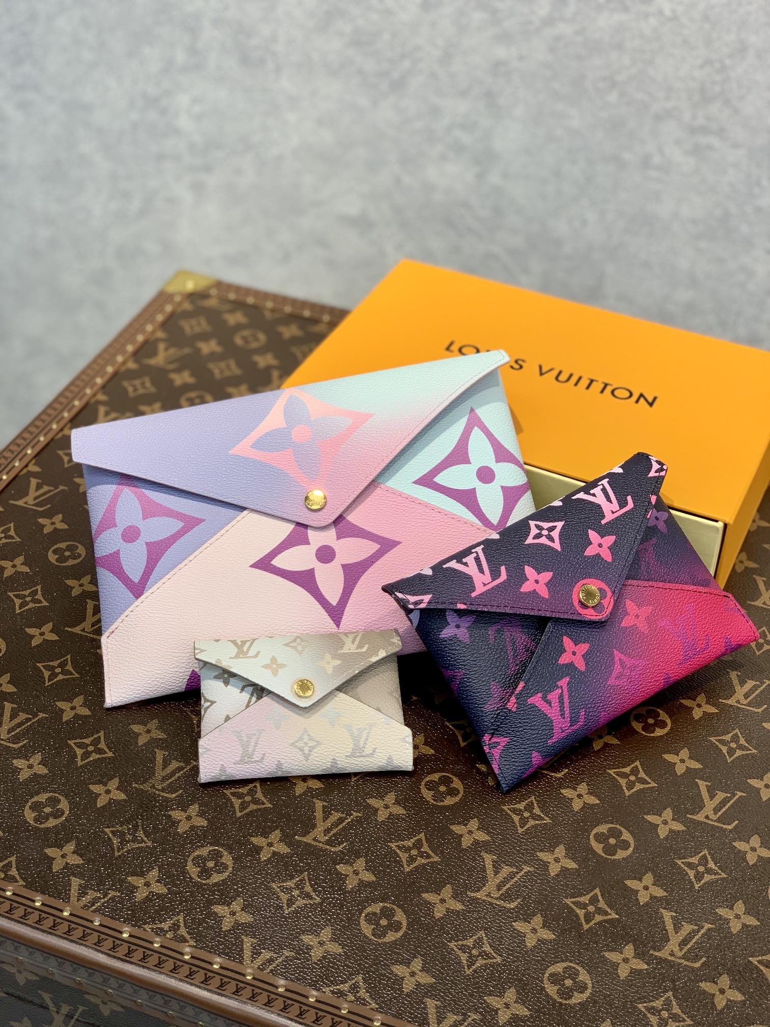 l**is V*t*n pochette kirigami bag-15.5*11.5*0.5cm