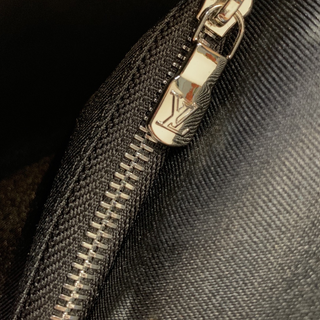 LV New Flap-M30807-28.3 x 18.3 x 4.3CM