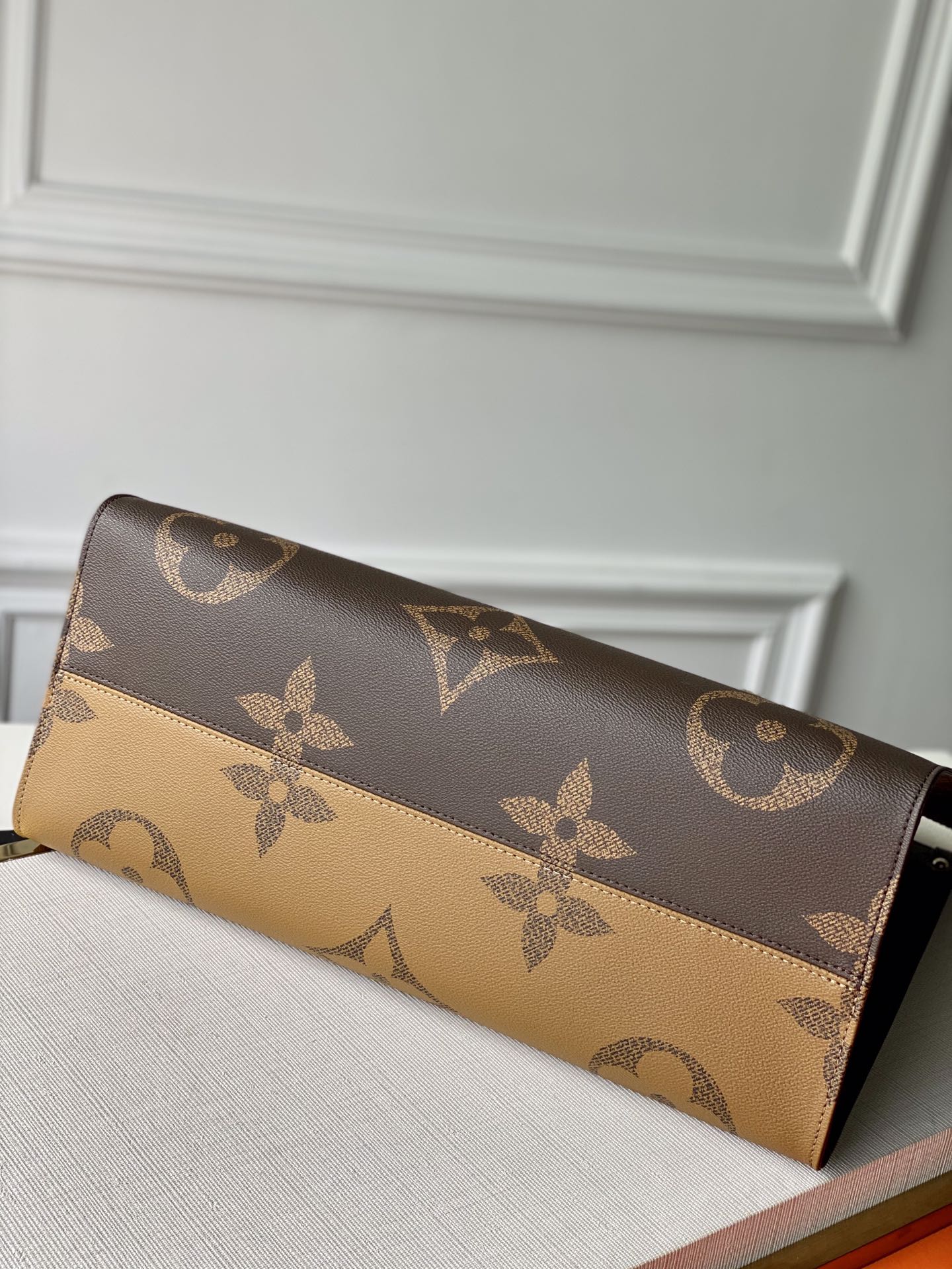 l**is V*t*n onthego handbag-41*34*19cm(black strap)