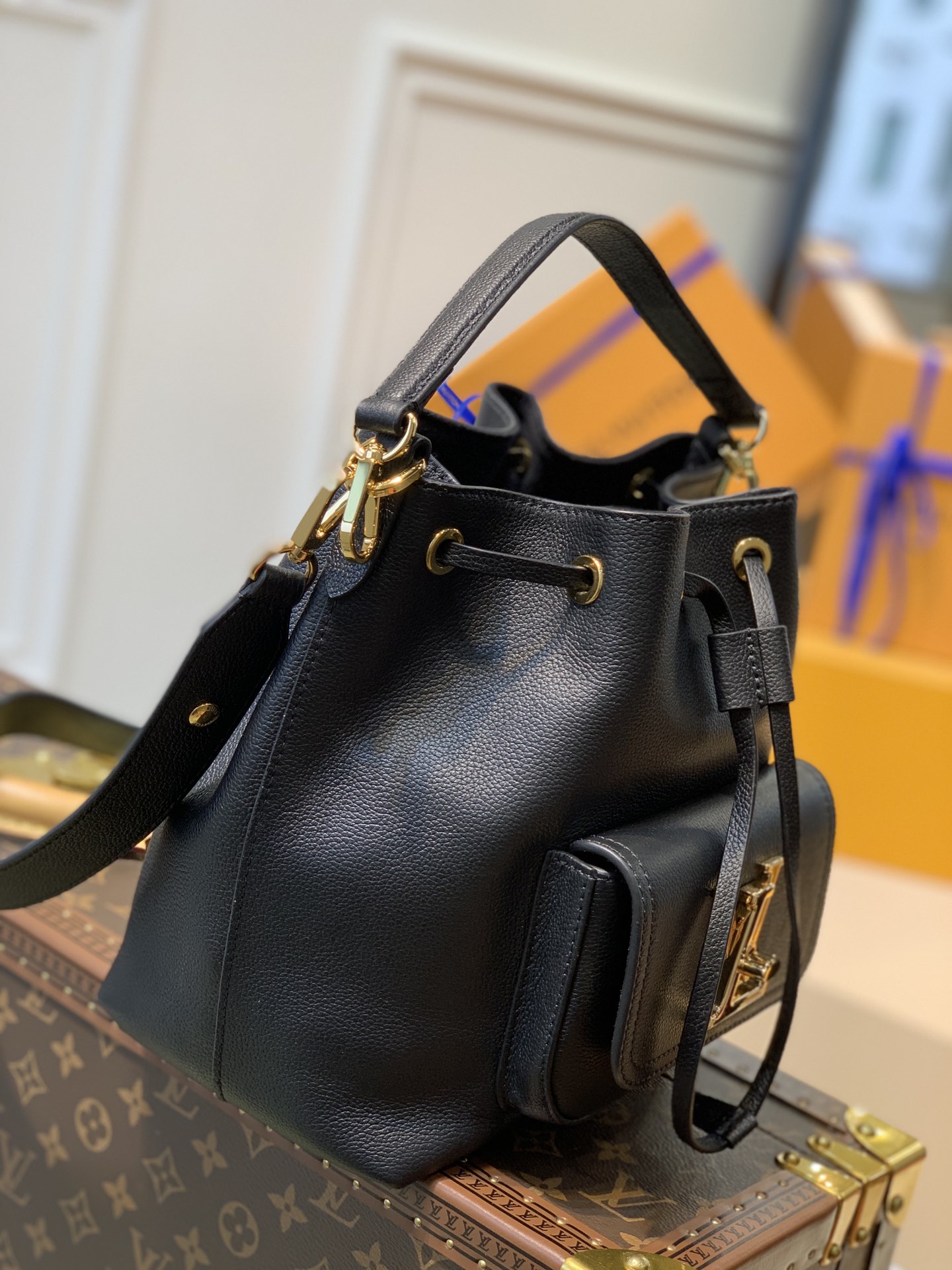 l**is V*t*n lockme bucket-20*13*22cm