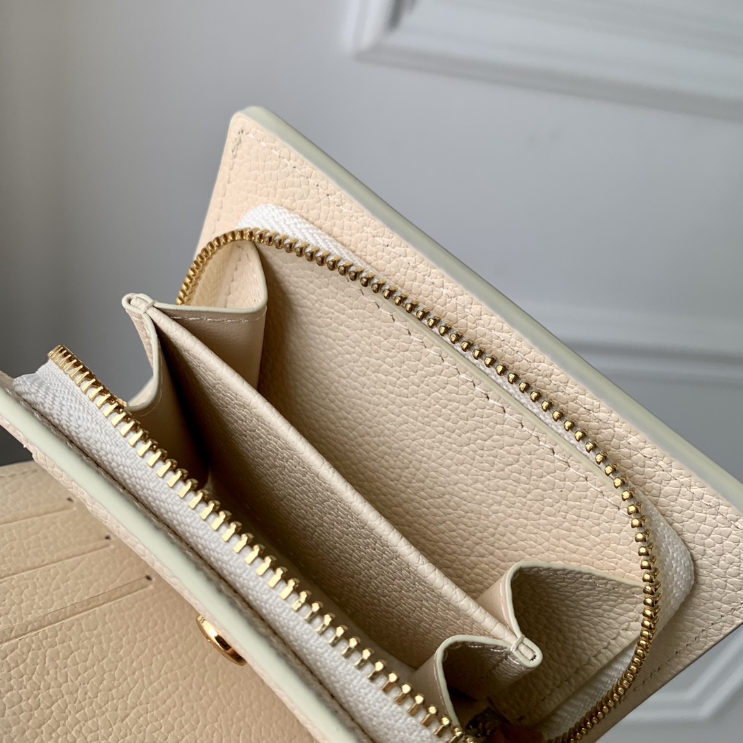 l**is V*t*n cléa wallet-11*8.5*3.5cm