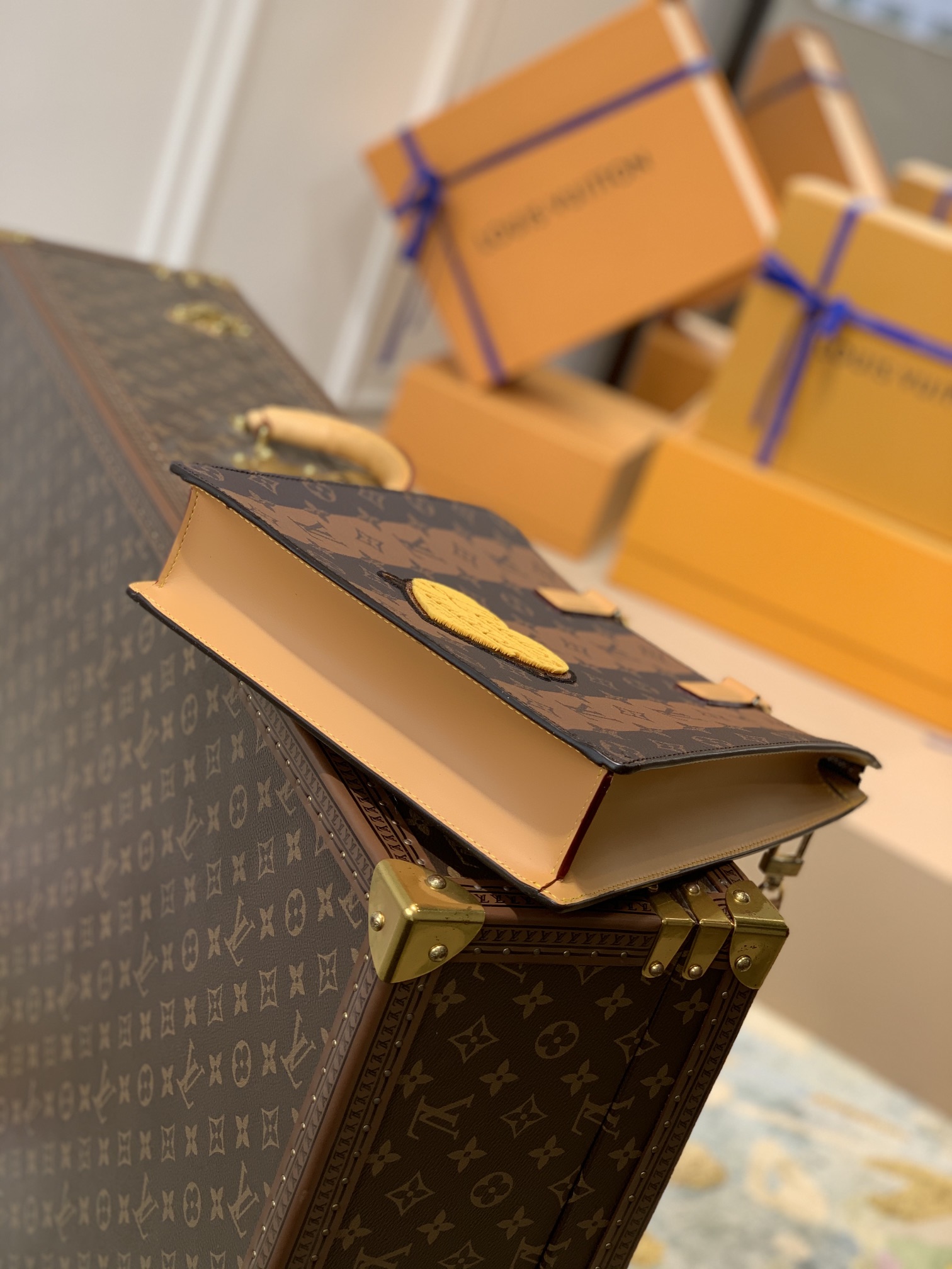 l**is V*t*n sac plat-26.0 x 28.5 x 6cm