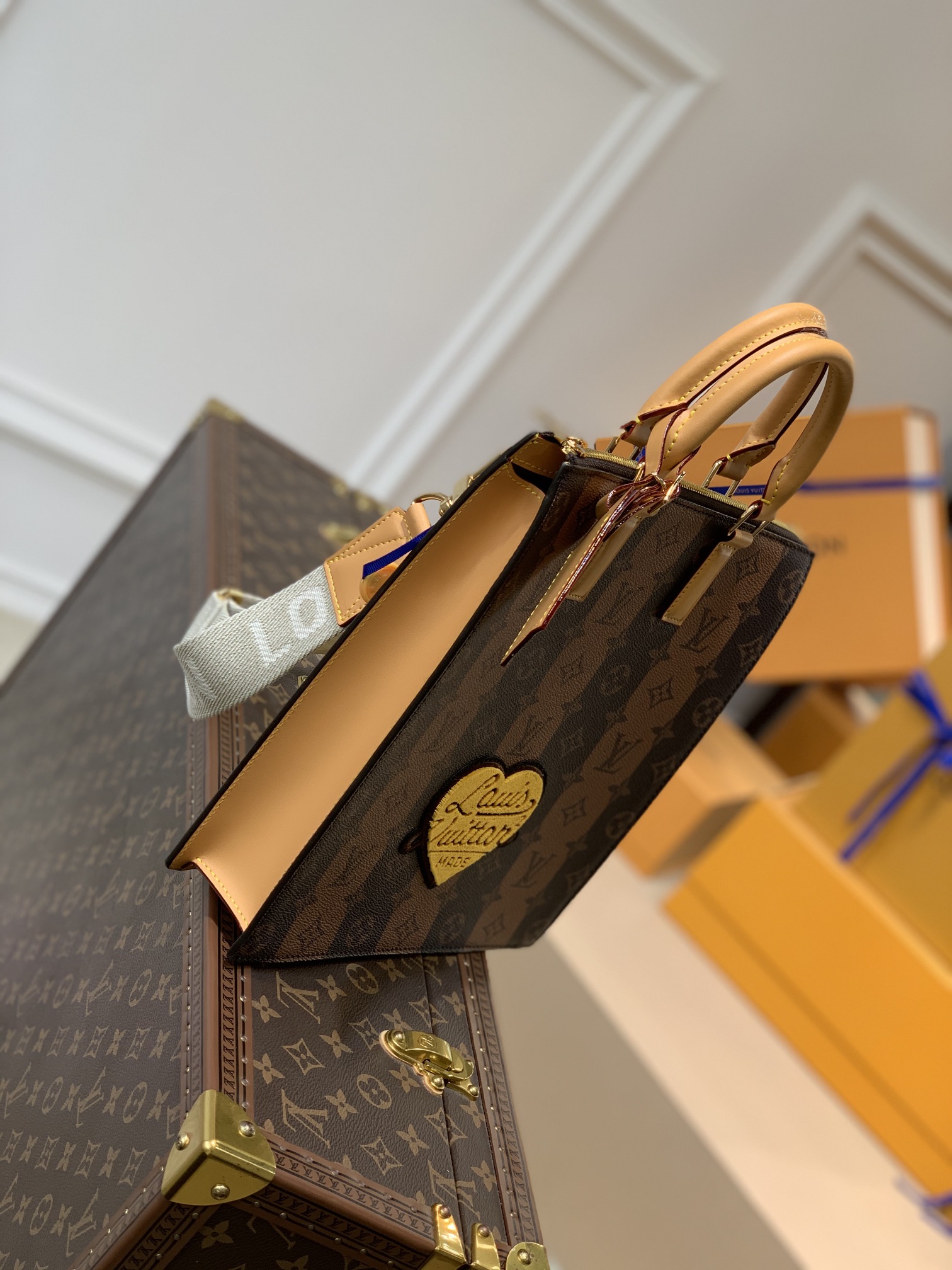 l**is V*t*n sac plat-26.0 x 28.5 x 6cm