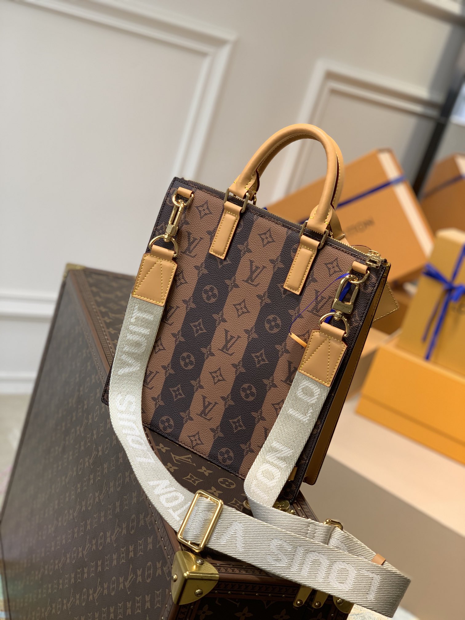 l**is V*t*n sac plat-26.0 x 28.5 x 6cm