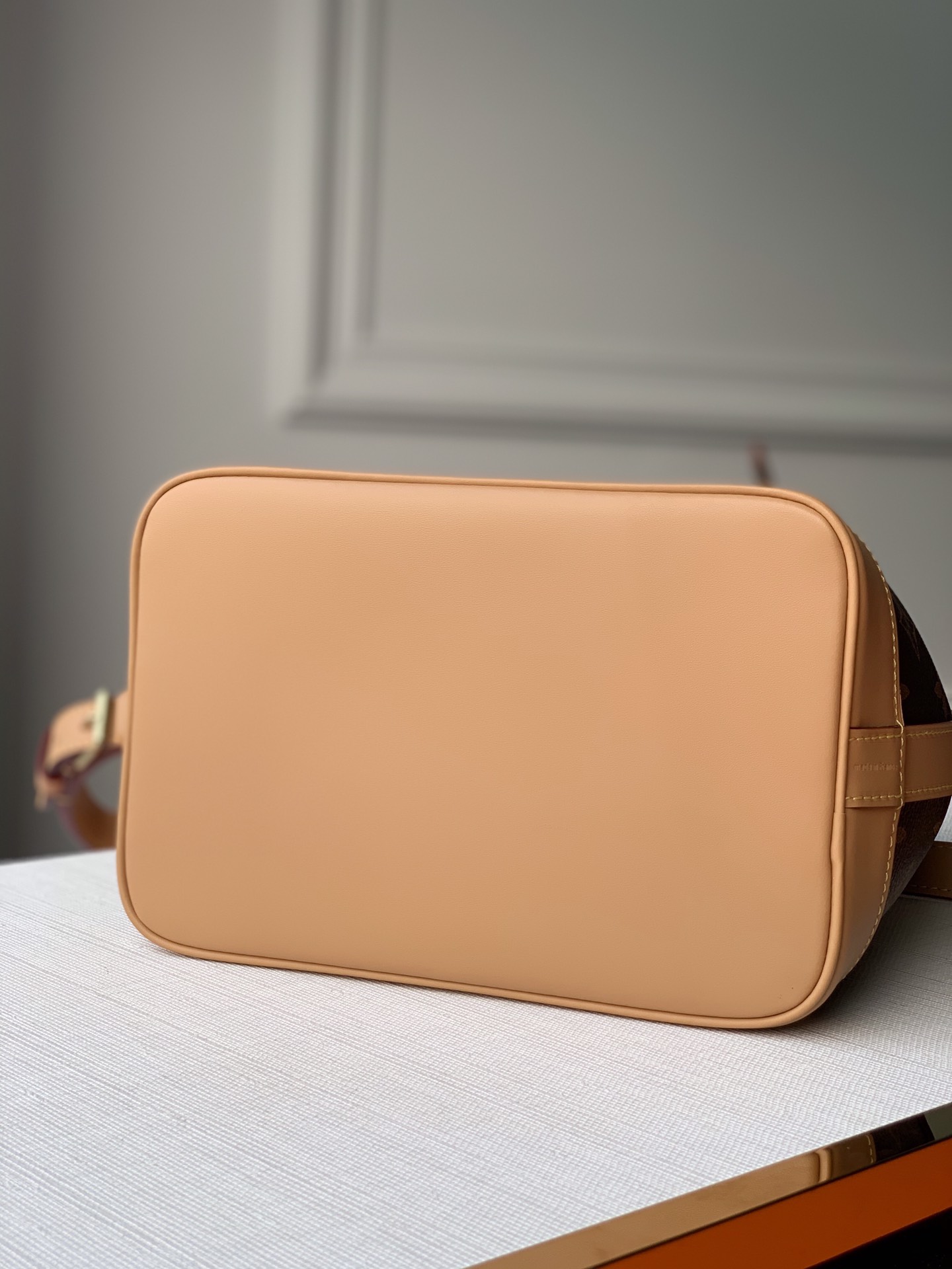 l**is V*t*n néonoé bucket bag -24 x 22 x 15cm