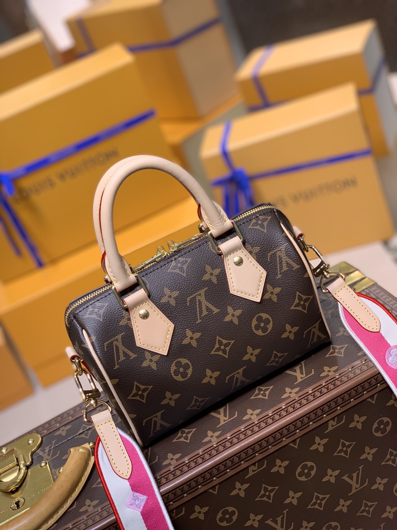 l**is V*t*n speedy-m41114-20x 13.5x 11.5cm