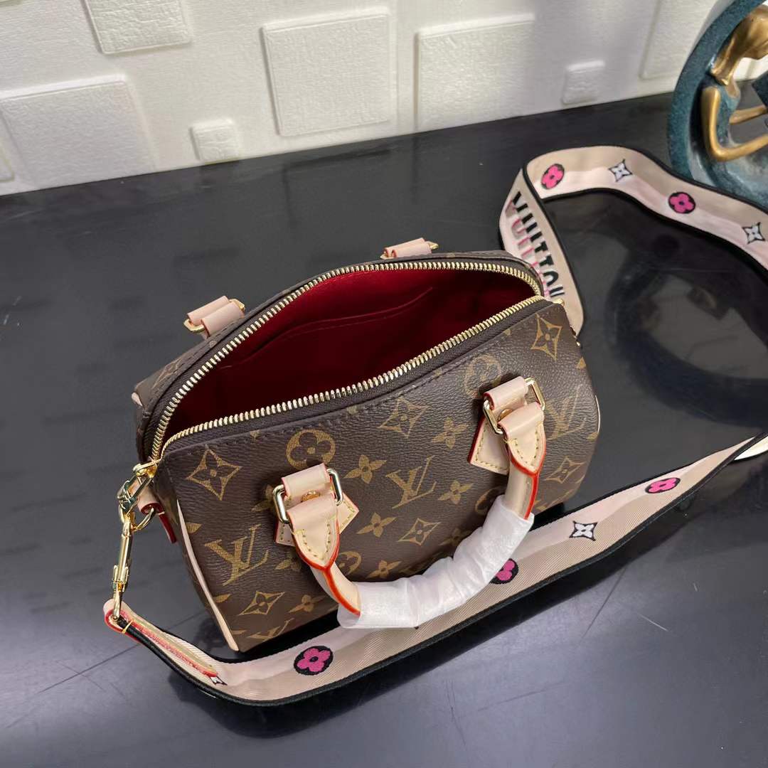 l**is V*t*n speedy-m41114-red inside-20x 13.5x 11.5cm