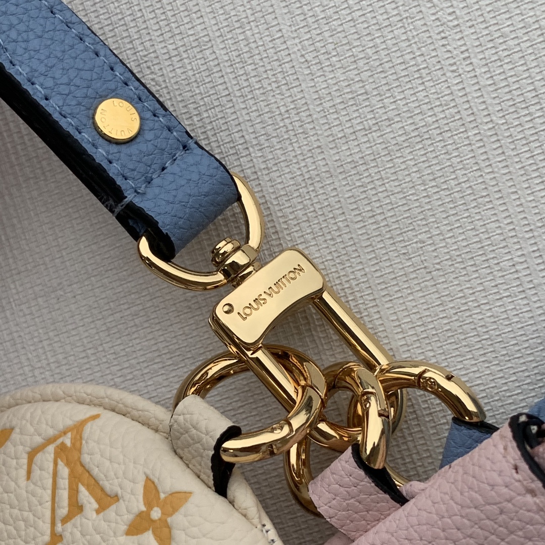 l**is V*t*n by the pool pouch-20*12*3cm