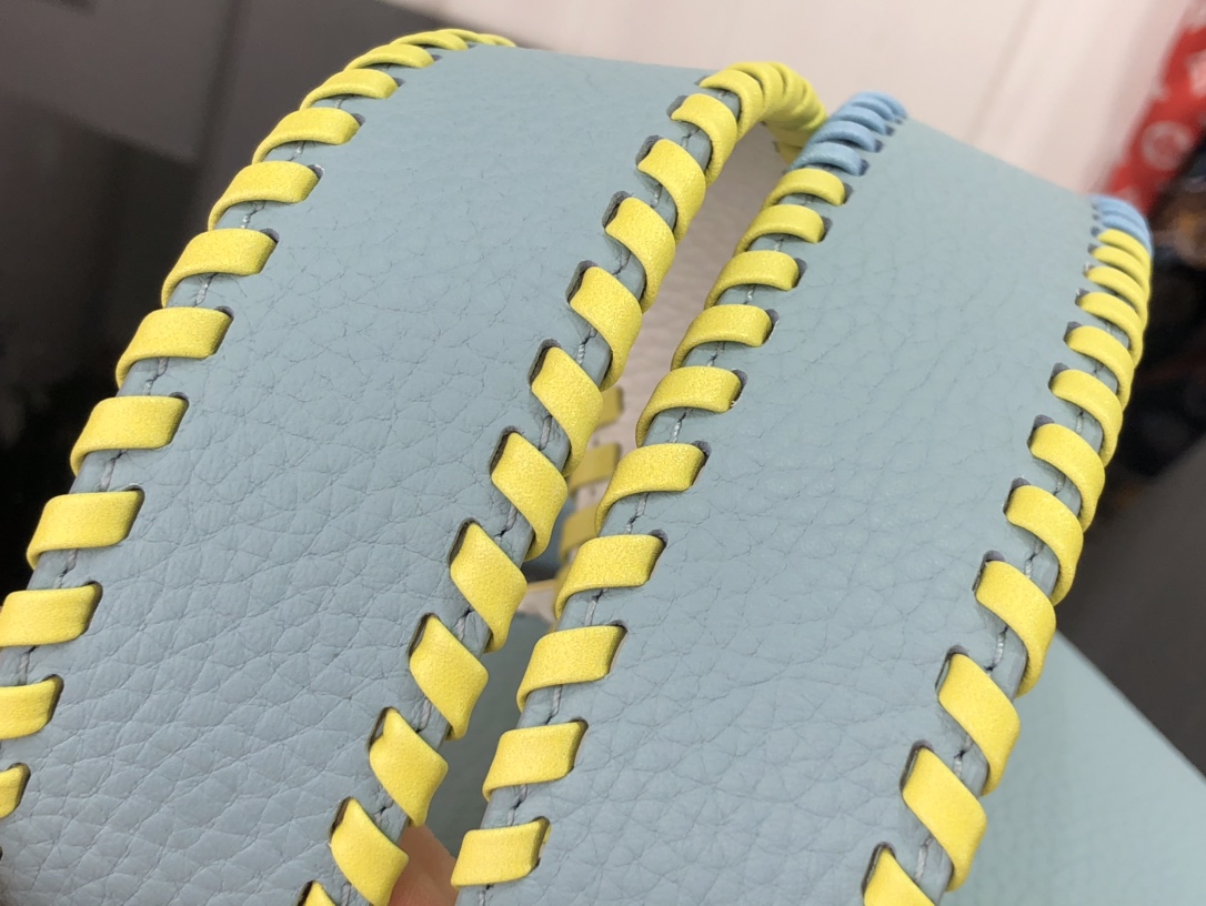 l**is V*t*n capucines bag-27*18*9cm