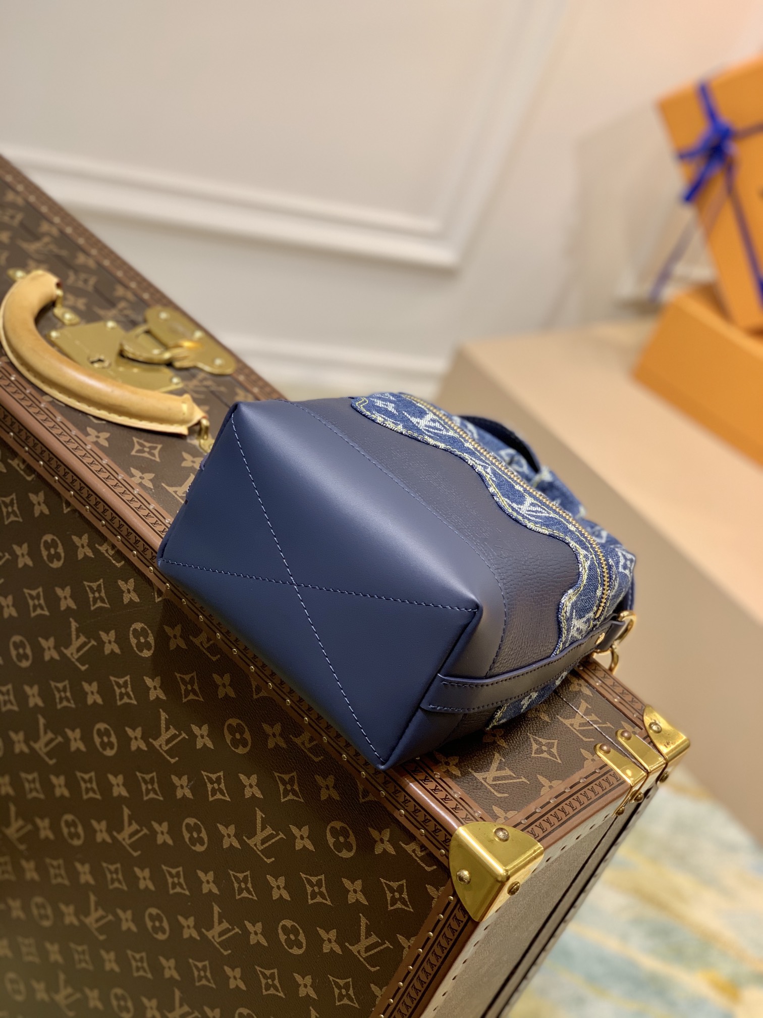 l**is V*t*n japanese cruiser handbags-23*28*10 cm