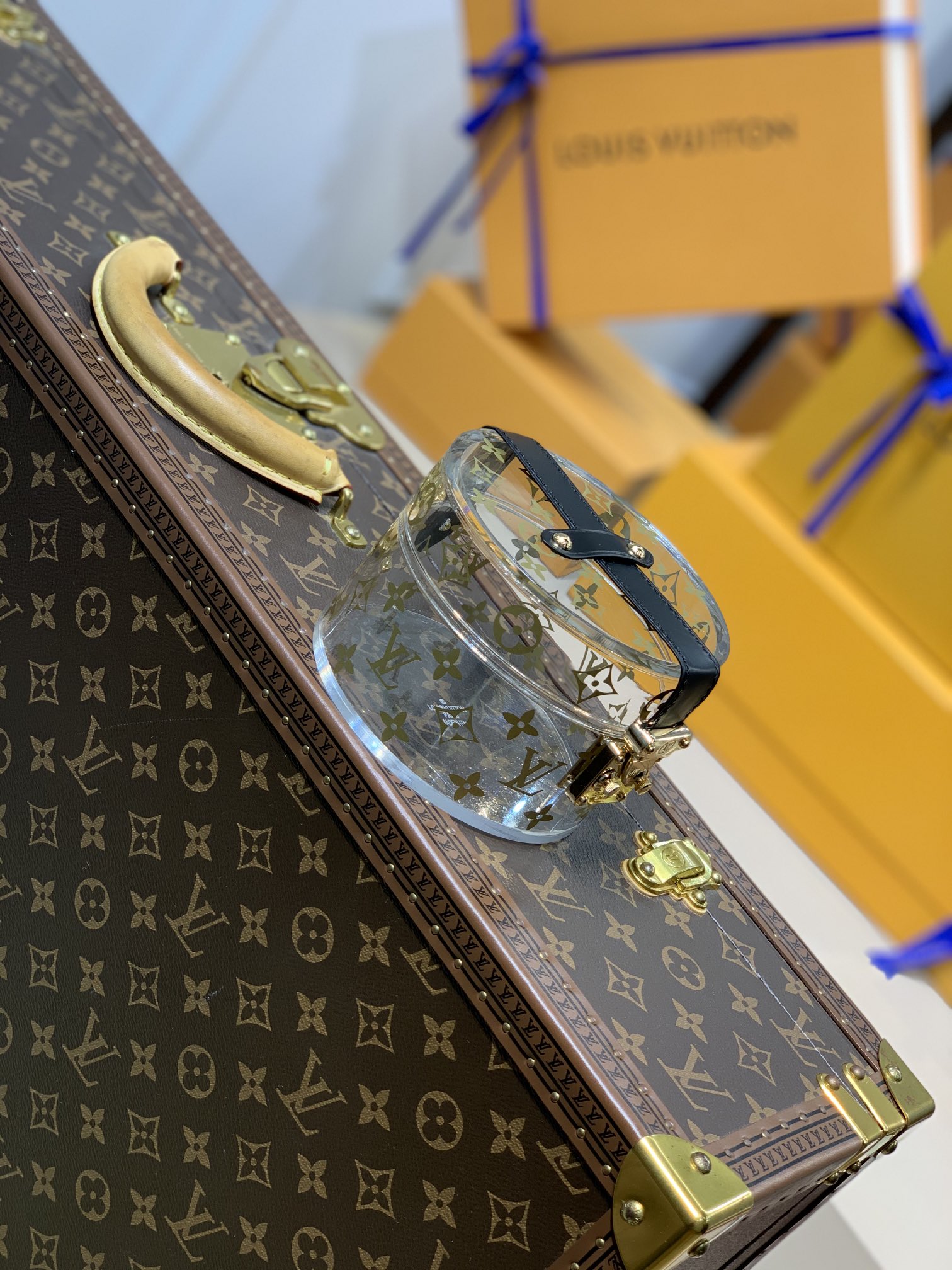 l**is V*t*n gi0645 scott-12.5x12.5x12.5cm