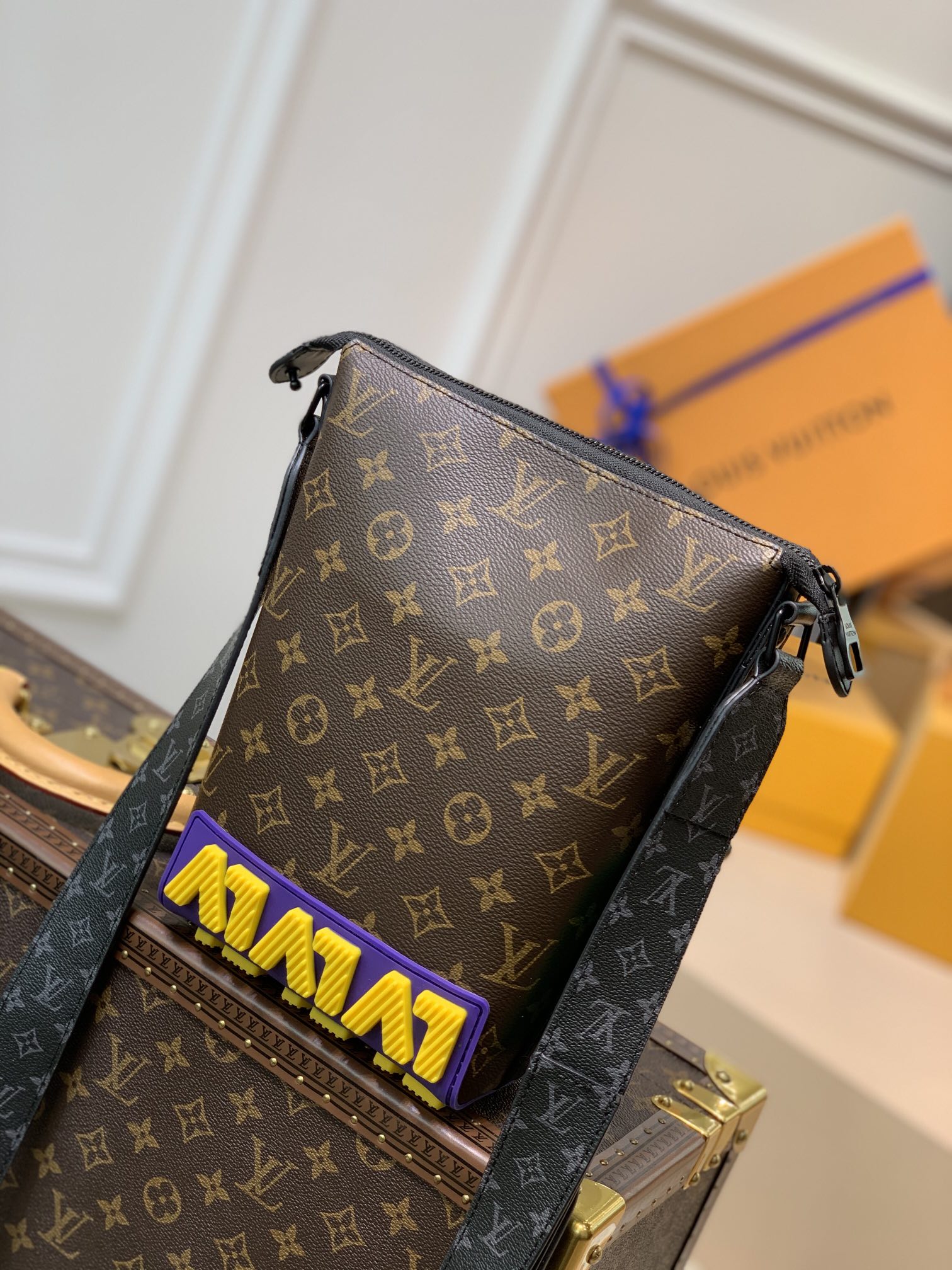 l**is V*t*n cruiser handbags-25*22.5*13cm