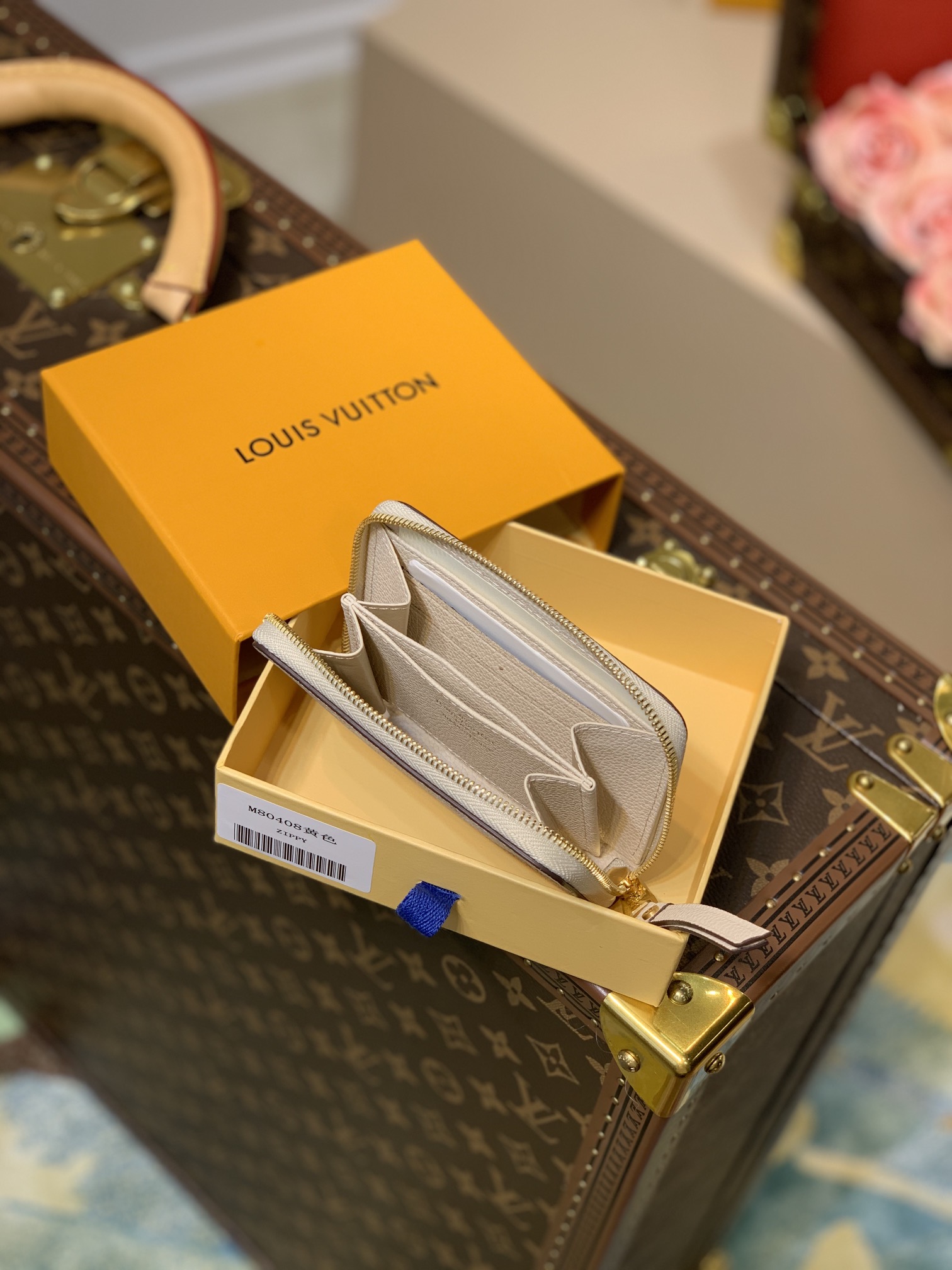 l**is V*t*n by the pool zippy wallet-11*8.5*12cm