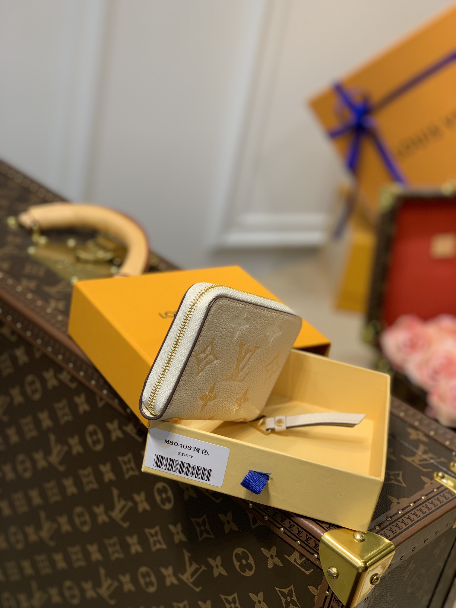 l**is V*t*n by the pool zippy wallet-11*8.5*12cm