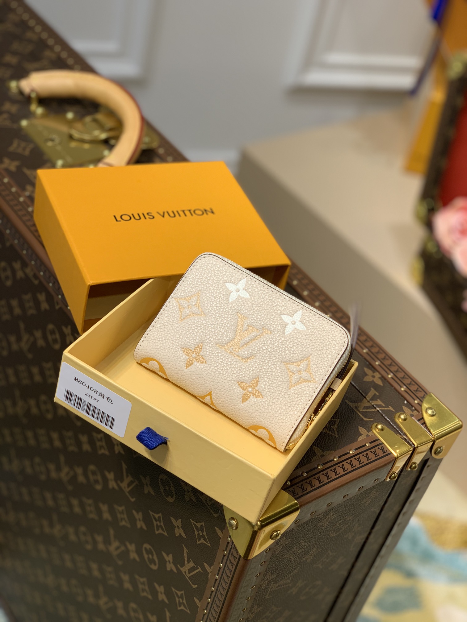 l**is V*t*n by the pool zippy wallet-11*8.5*12cm