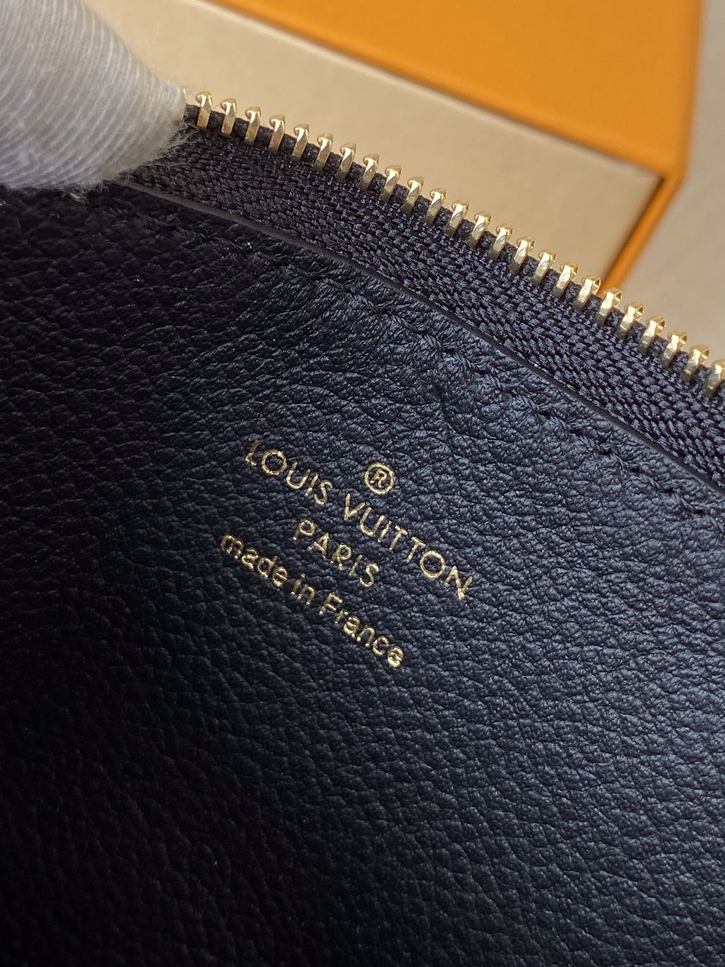 l**is V*t*n card holder recto verso-13x8.5cm